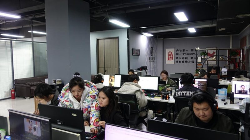 行业现状：服装品牌策划的多元化发展